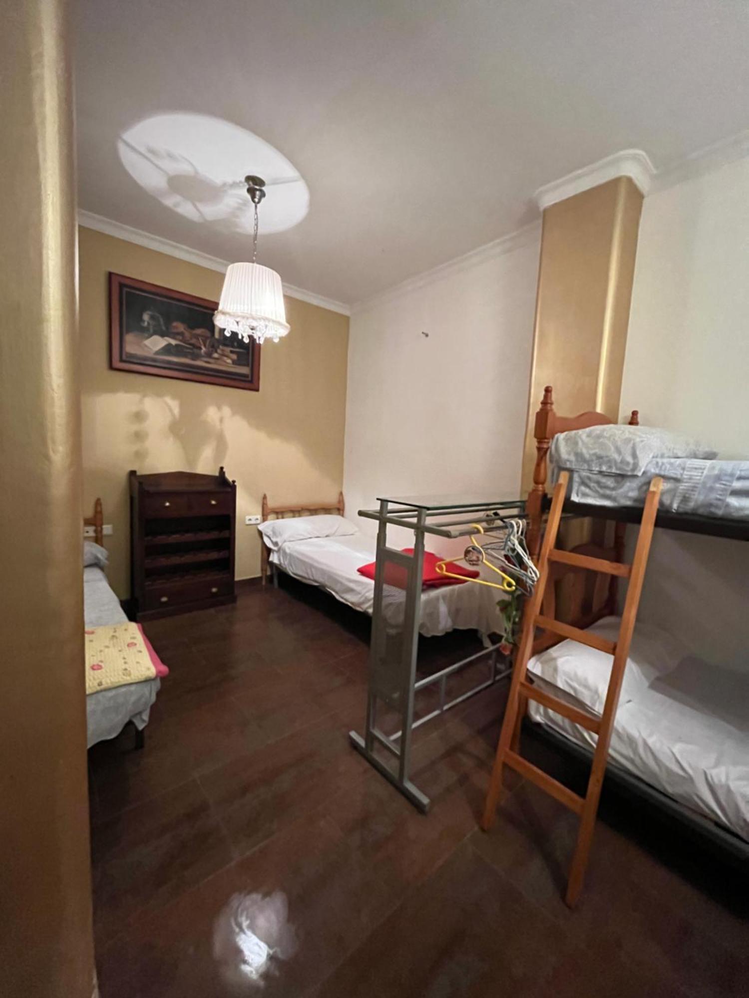 Apartamento En Pleno Centro De Marchena 3 Dormitorios 3 Banos Privados Bagian luar foto