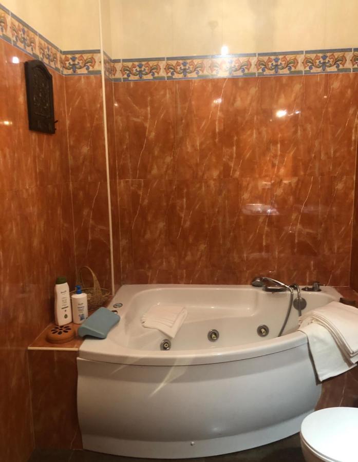 Apartamento En Pleno Centro De Marchena 3 Dormitorios 3 Banos Privados Bagian luar foto