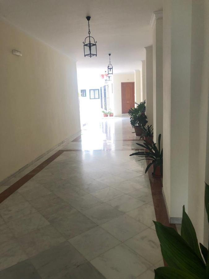 Apartamento En Pleno Centro De Marchena 3 Dormitorios 3 Banos Privados Bagian luar foto